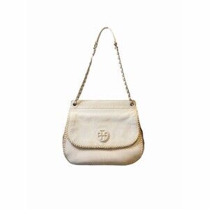Tory Burch Marion Straw Saddle Bag In Ivory/Cream With Gold Chain Shoulder Strap